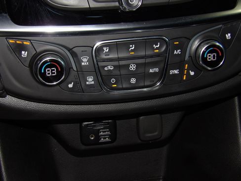 Used 2023 Chevrolet Traverse High Country image 3