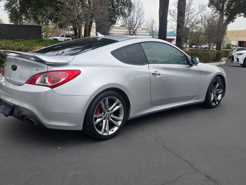 Used 2011 Hyundai Genesis Coupe 3.8 Grand Touring image 7