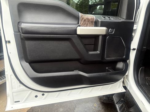 Used 2017 Ford F250 4x4 Crew Cab Super Duty image 32