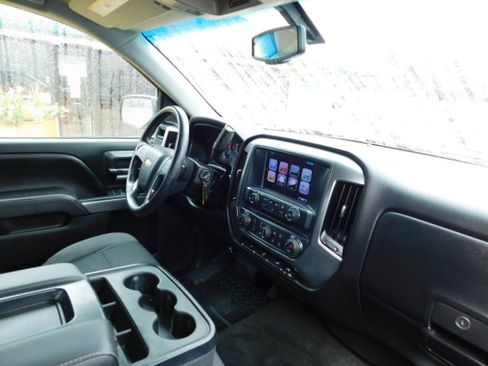 Used 2017 Chevrolet Silverado 1500 2WD Crew Cab LT image 20