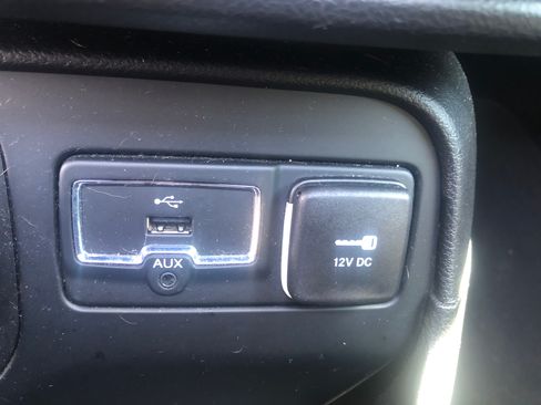 Used 2015 Jeep Renegade Trailhawk image 24