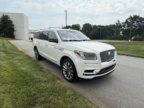 Used 2019 Lincoln Navigator L 4WD Select image 3