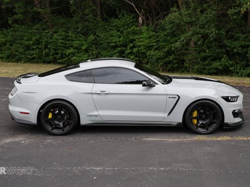 Used 2016 Ford Mustang Shelby GT350 image 9