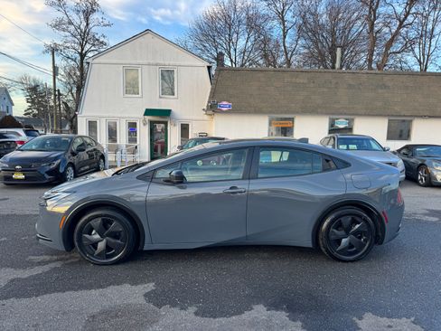 Used 2024 Toyota Prius LE image 17