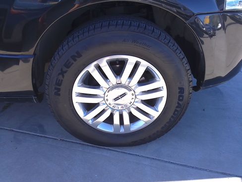 Used 2012 Lincoln Navigator 4WD image 43