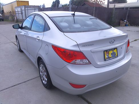 Used 2012 Hyundai Accent GLS image 3