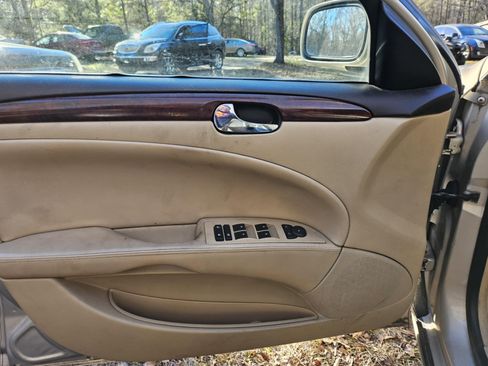 Used 2007 Buick Lucerne CX image 7