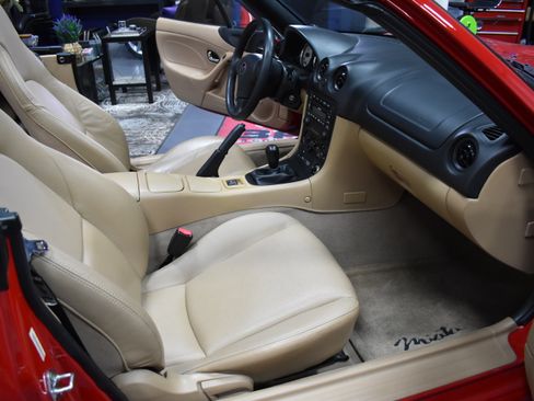 Used 2002 MAZDA MX-5 Miata UNAVAIL RWD image 17