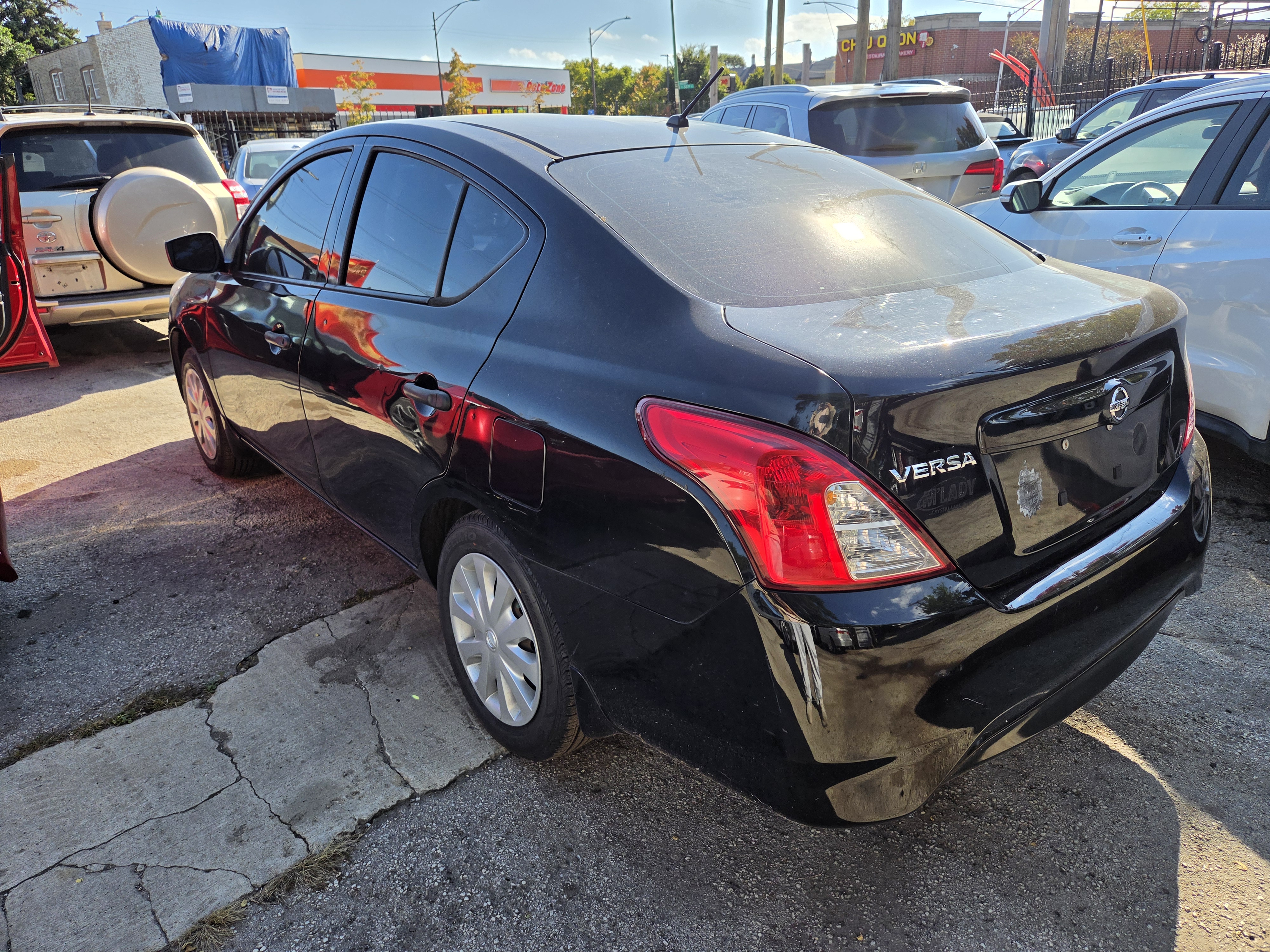 Used 2018 Nissan Versa SV FWD image 4