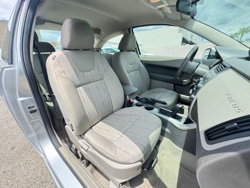 Used 2009 Ford Focus SE Coupe FWD image 19