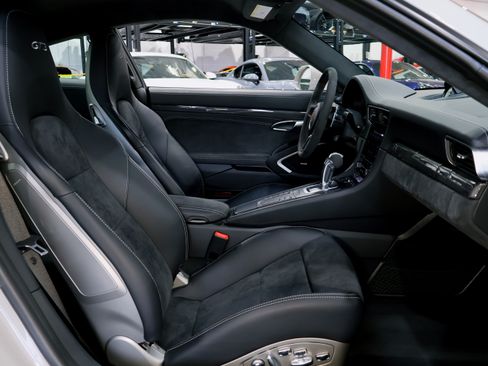 Used 2018 Porsche 911 GT3 RWD image 19