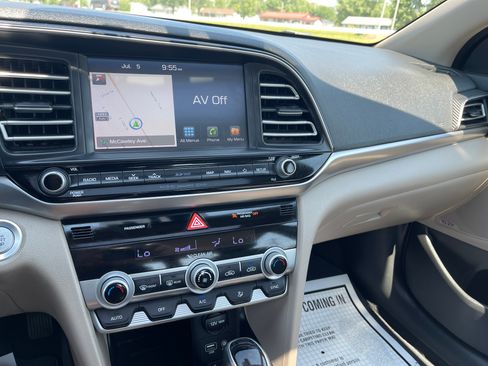 Used 2019 Hyundai Elantra Limited image 10