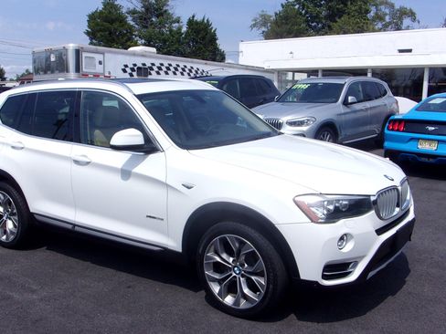 Used 2017 BMW X3 xDrive28i AWD/4WD image 2