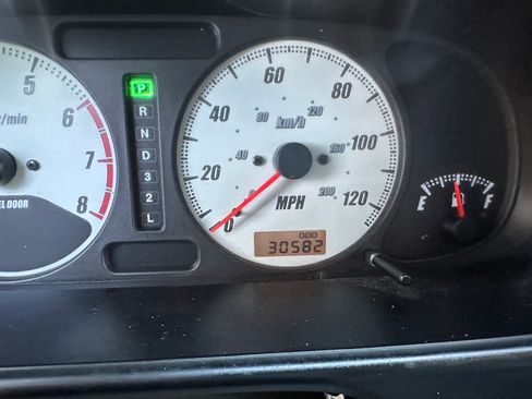 Used 2001 Isuzu Rodeo S image 8