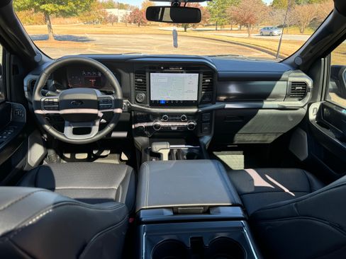 Used 2025 Ford F150 Lariat image 19