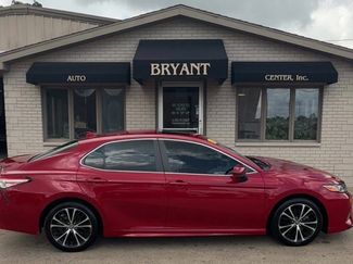 Used 2020 Toyota Camry SE image 1