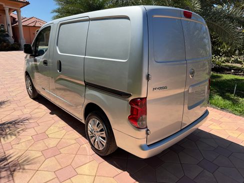 Used 2017 Nissan NV200 SV Van 4D FWD image 5