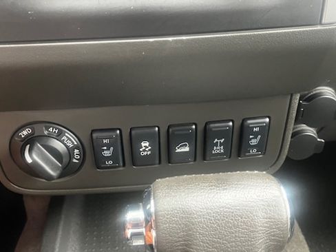 Used 2015 Nissan Xterra 4WD image 14