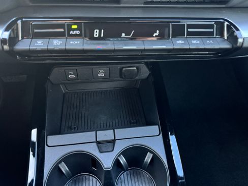 Used 2024 Toyota Prius LE image 7