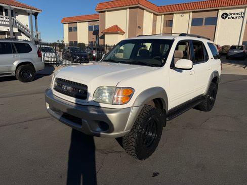 Used 2004 Toyota Sequoia SR5 image 3