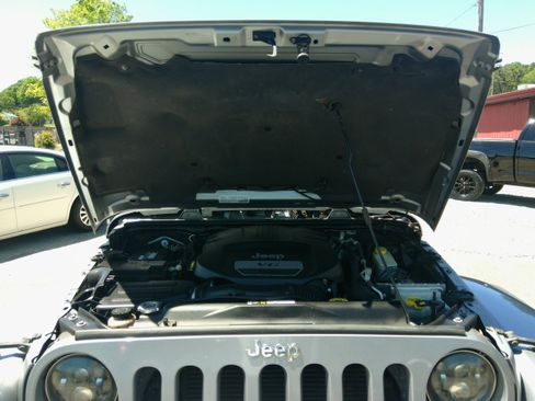 Used 2015 Jeep Wrangler 4WD Unlimited Sahara image 67