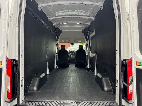 Used 2023 Ford Transit 250 image 3