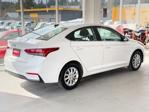 Used 2022 Hyundai Accent SEL image 4