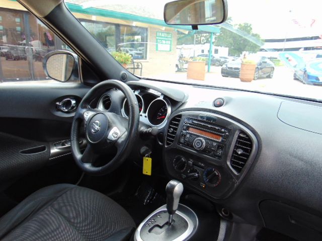 Used 2013 Nissan Juke S FWD image 23