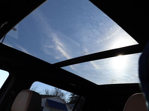 Used 2021 Chevrolet Suburban Premier image 42