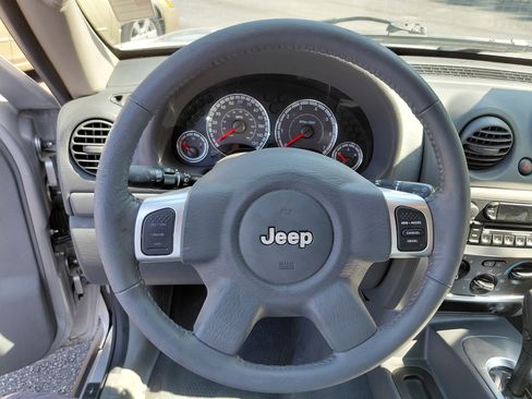 Used 2007 Jeep Liberty Limited image 16