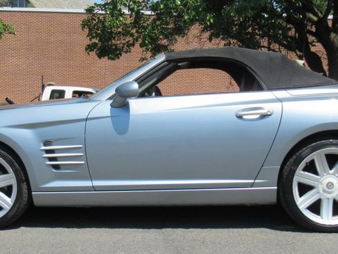 Used 2005 Chrysler Crossfire Limited Convertible RWD image 4
