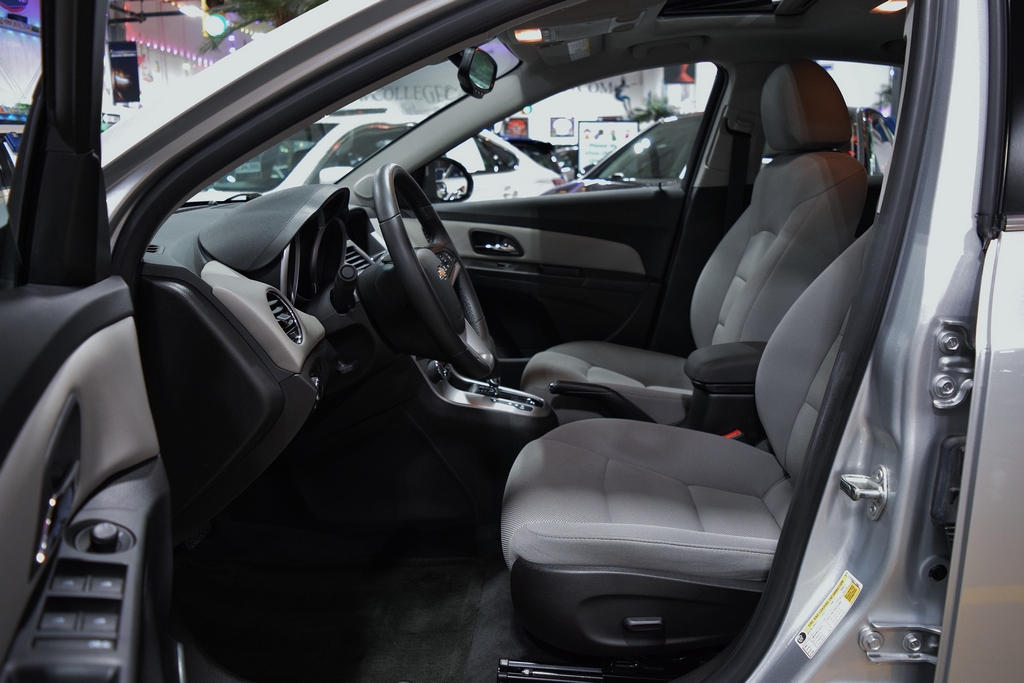 Used 2014 Chevrolet Cruze LT FWD image 18