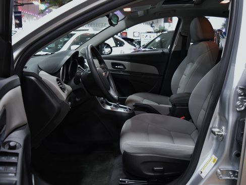 Used 2014 Chevrolet Cruze LT FWD image 18