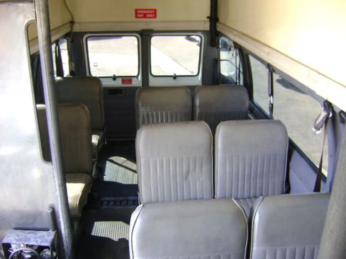 Used 2000 Dodge B3500 image 19