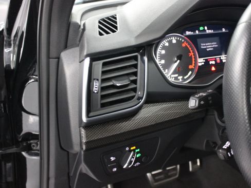 Used 2023 Audi SQ5 Premium image 16