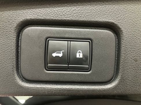 Used 2022 Nissan Pathfinder SV image 25