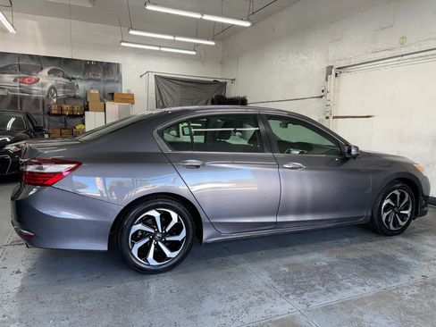 Used 2017 Honda Accord EX image 4