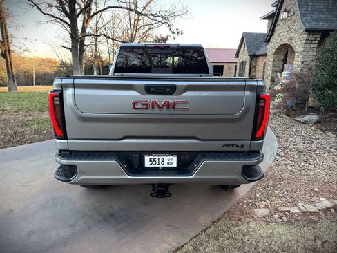 Used 2025 GMC Sierra 2500 AT4 image 4