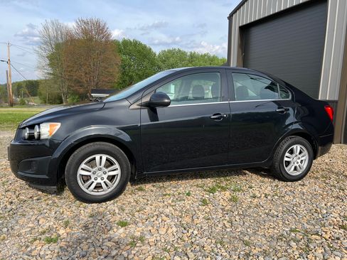 Used 2014 Chevrolet Sonic LT FWD image 1