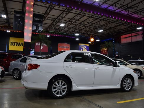 Used 2010 Toyota Corolla S image 8