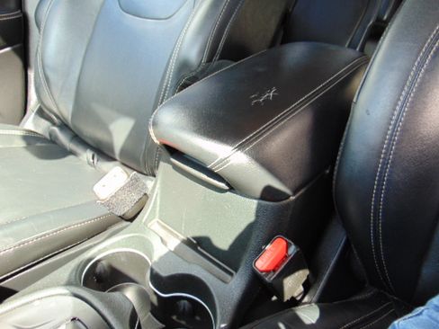 Used 2014 Jeep Cherokee Limited image 19