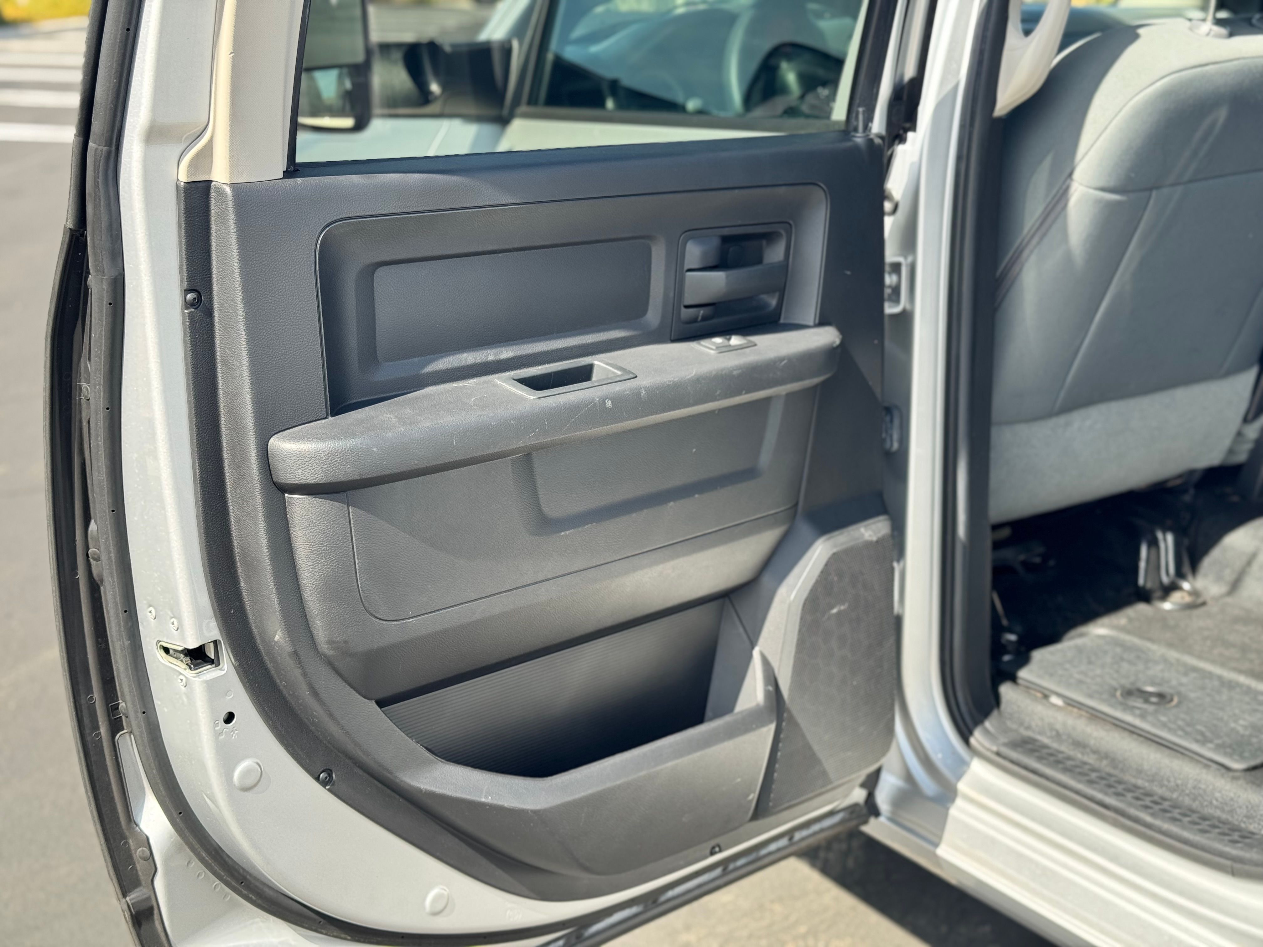 Used 2016 RAM 3500 ST AWD/4WD image 14