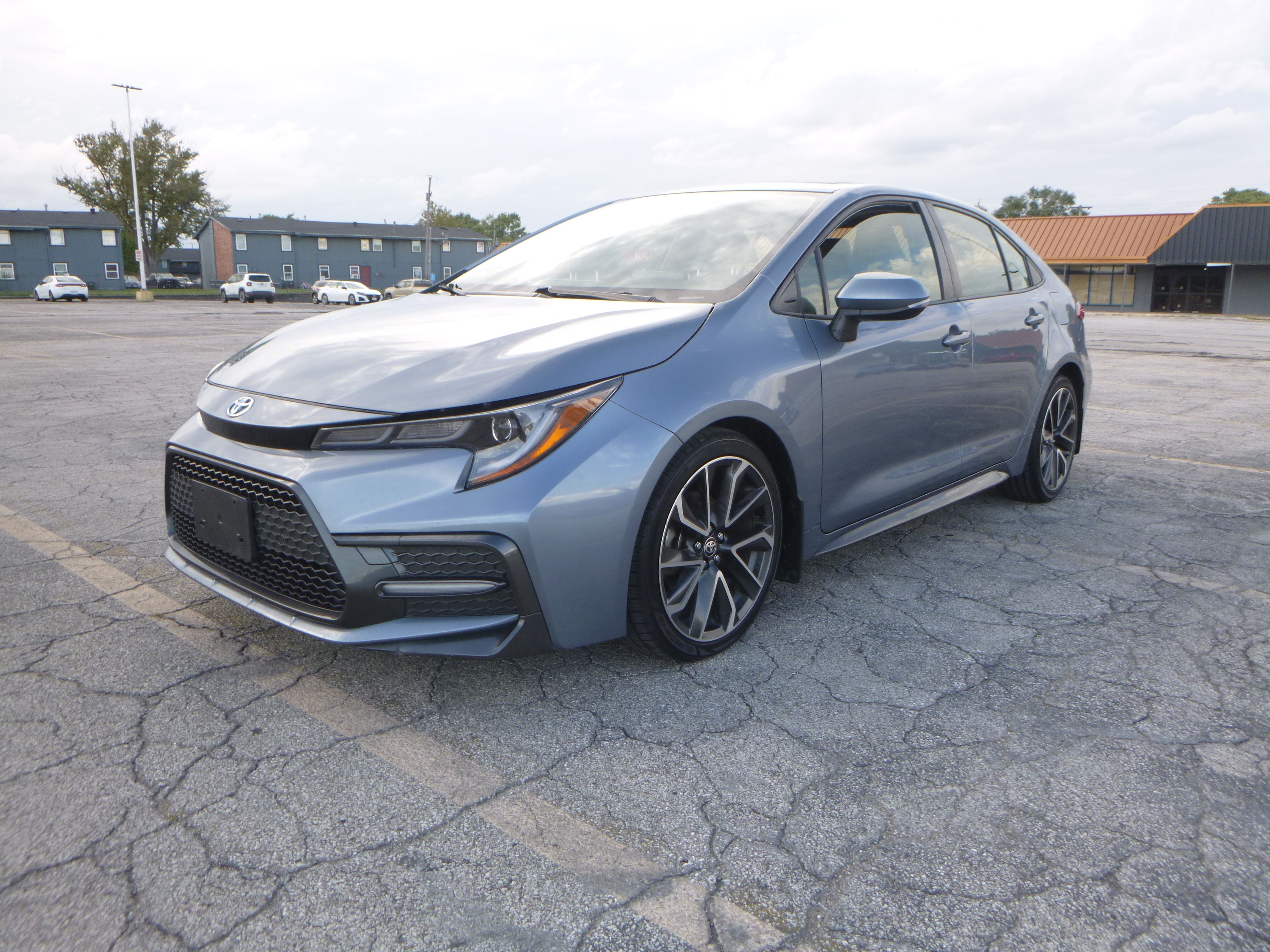 Used 2020 Toyota Corolla SE Sedan w/ Premium Package FWD image 2