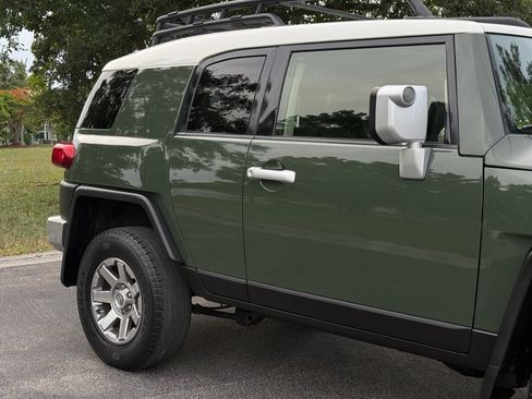 Used 2014 Toyota FJ Cruiser AWD/4WD image 54