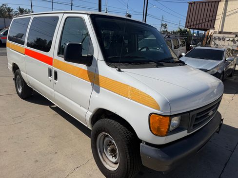 Used 2006 Ford E-350 and Econoline 350 Super Duty Wagon RWD image 1