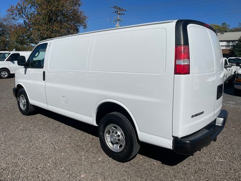 Used 2017 Chevrolet Express 2500 image 6