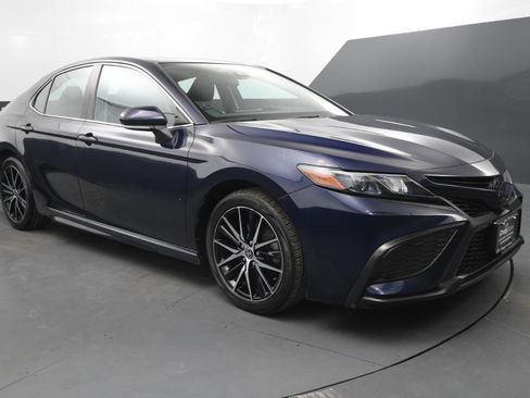 Used 2022 Toyota Camry SE image 7
