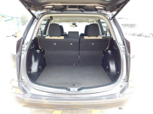 Used 2018 Toyota RAV4 XLE image 7