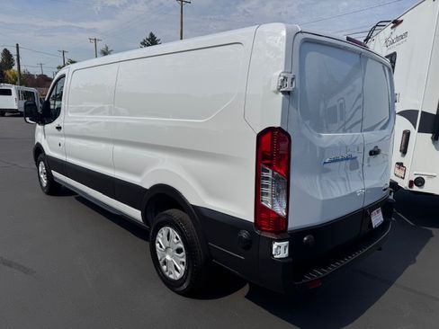Used 2023 Ford E-Transit image 2