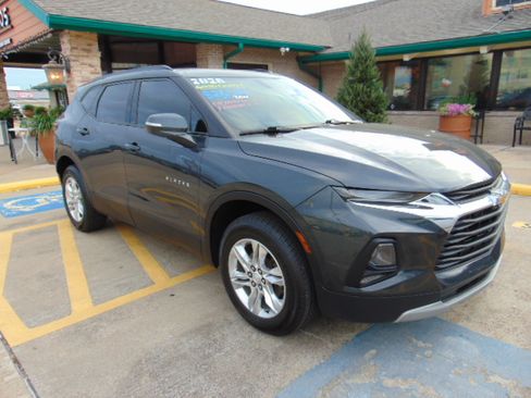 Used 2020 Chevrolet Blazer LT image 2